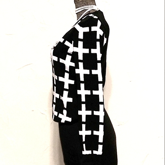 NWOT Merona SuPer Soft B/W Knit Cross Print Crewneck Sweater - Picture 4 of 13